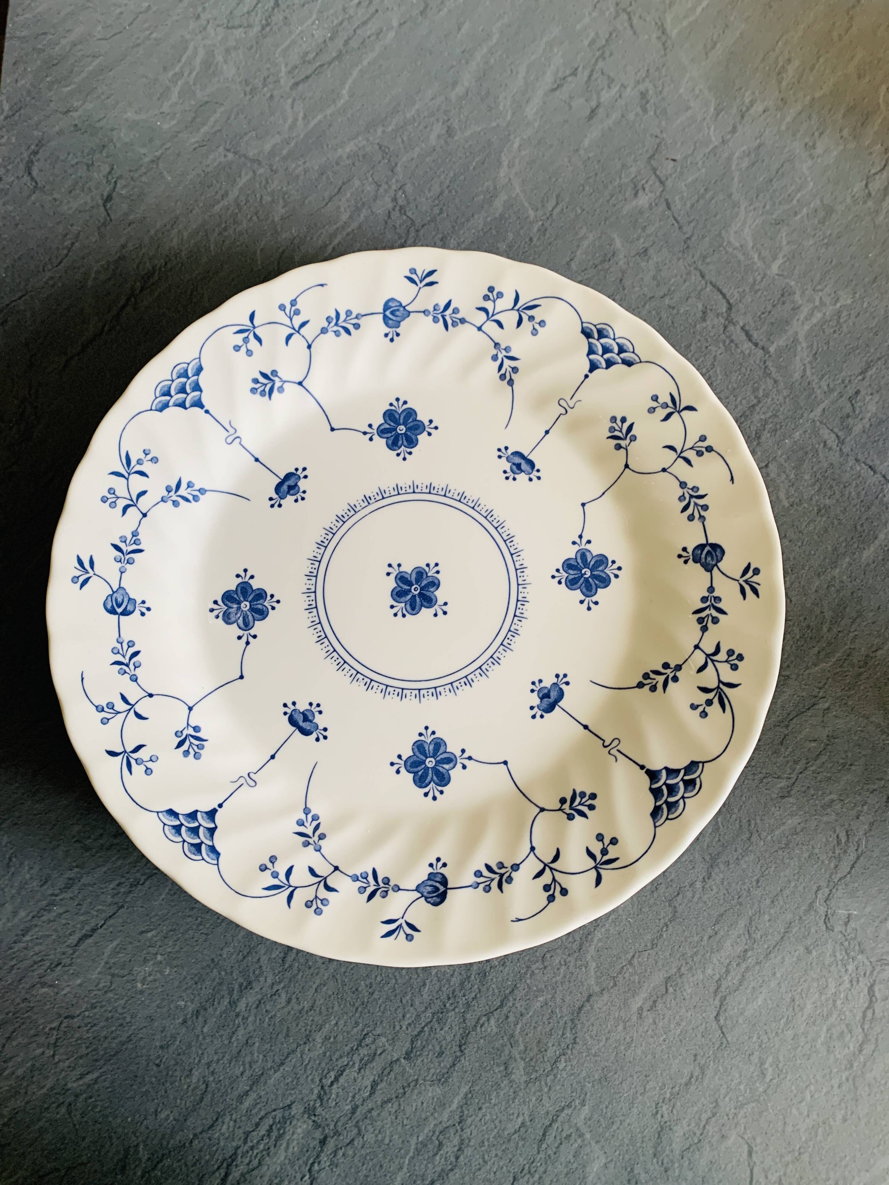 5 vintage blue flower plates