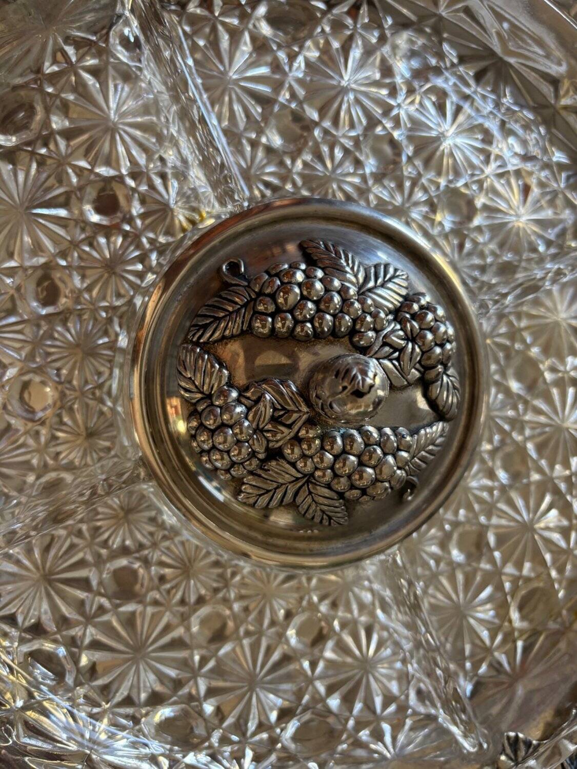 Art Nouveau presentation plate, cut crystal, silver-plated metal, vine leaves, 1900.