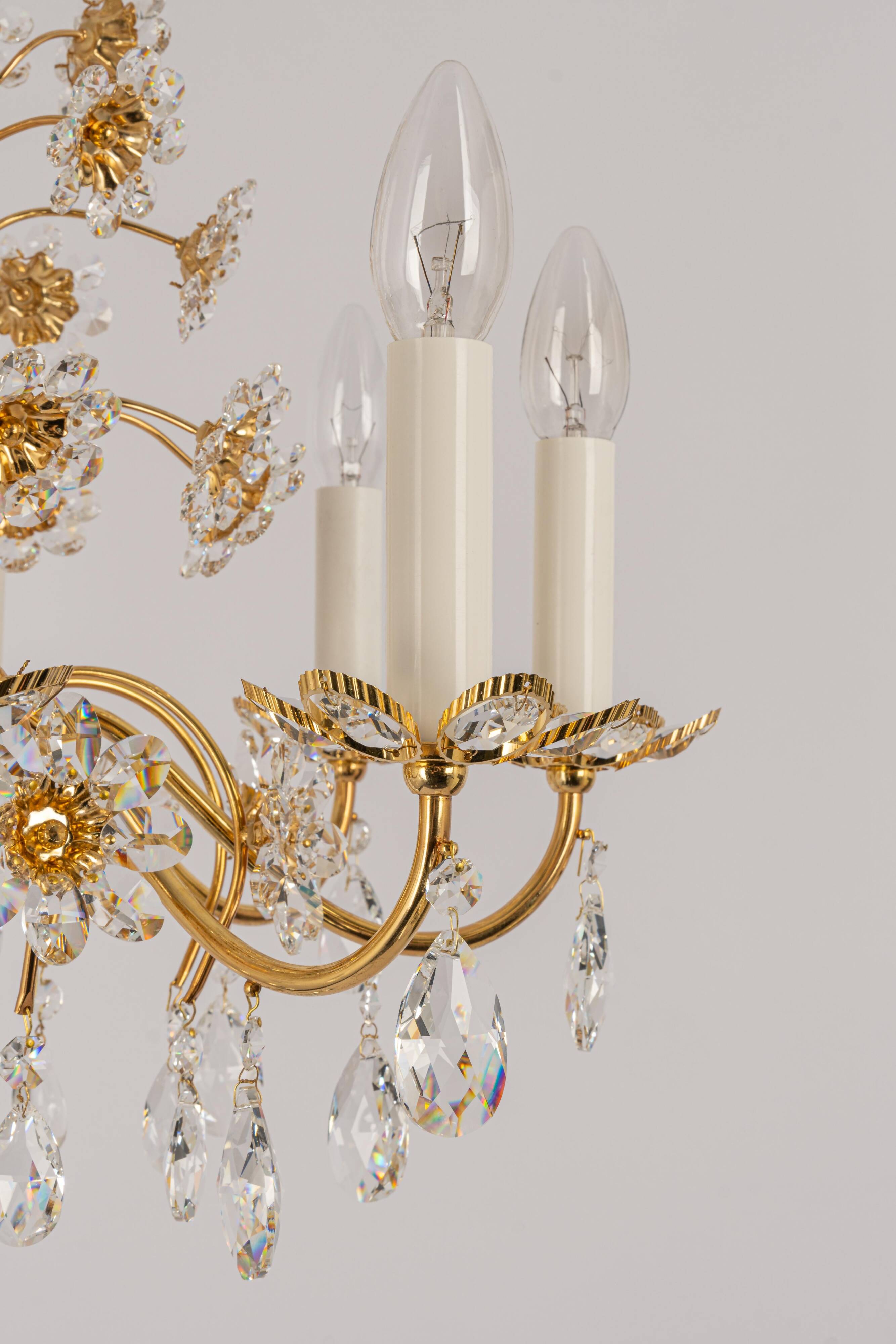 Large flower-shaped chandelier in gilded brass by Palwa, Germany, 1970s.