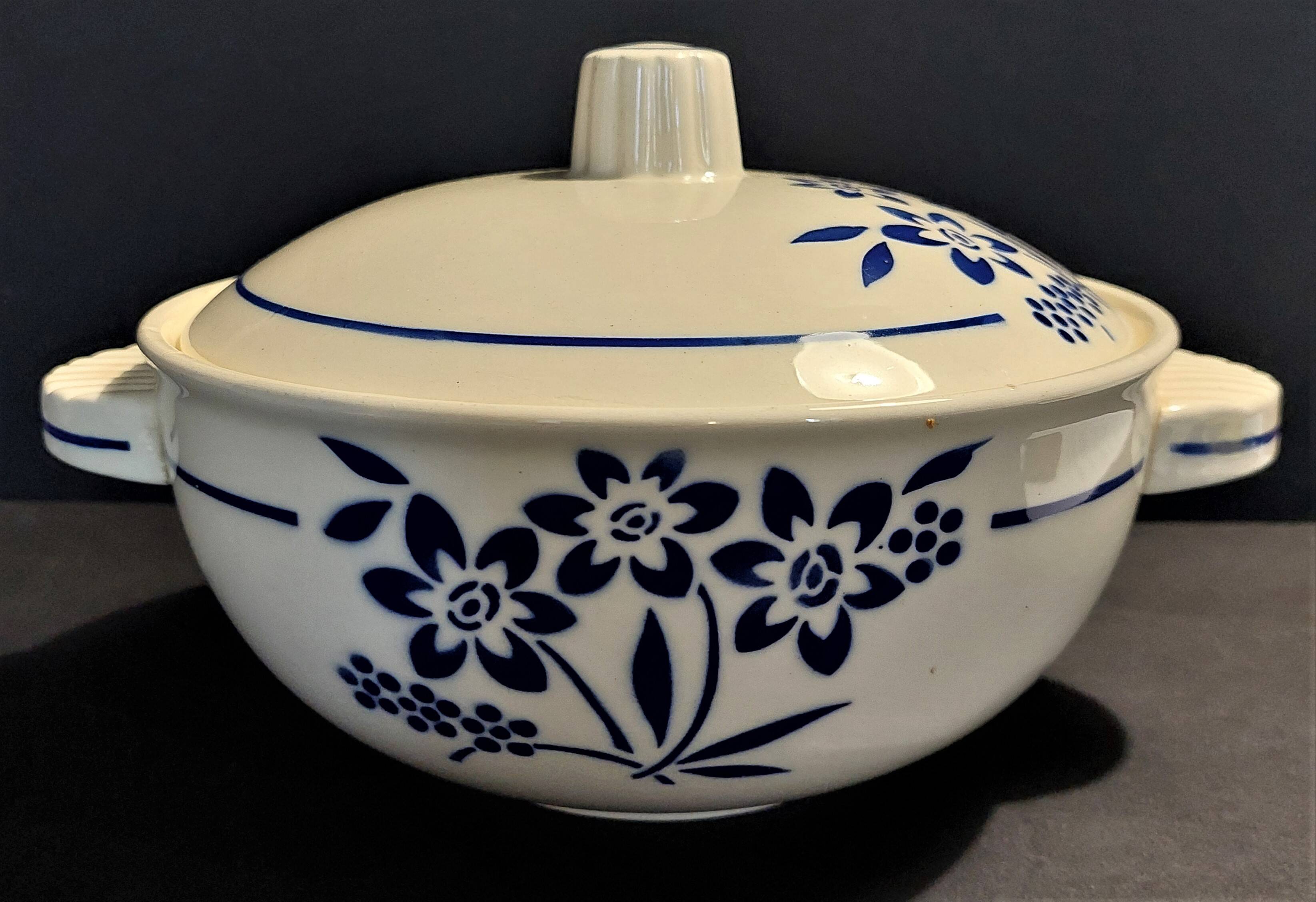 Badonviller earthenware tureen, early 20th century