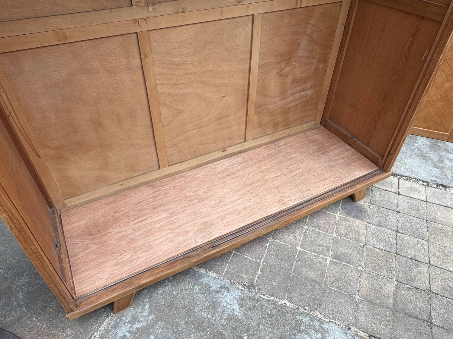 Armoire parisienne penderie porte coulissante chêne brut massif 1960