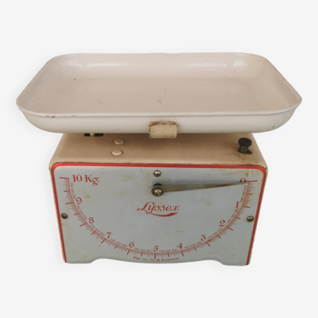 Vintage kitchen scale