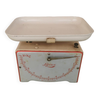 Vintage kitchen scale