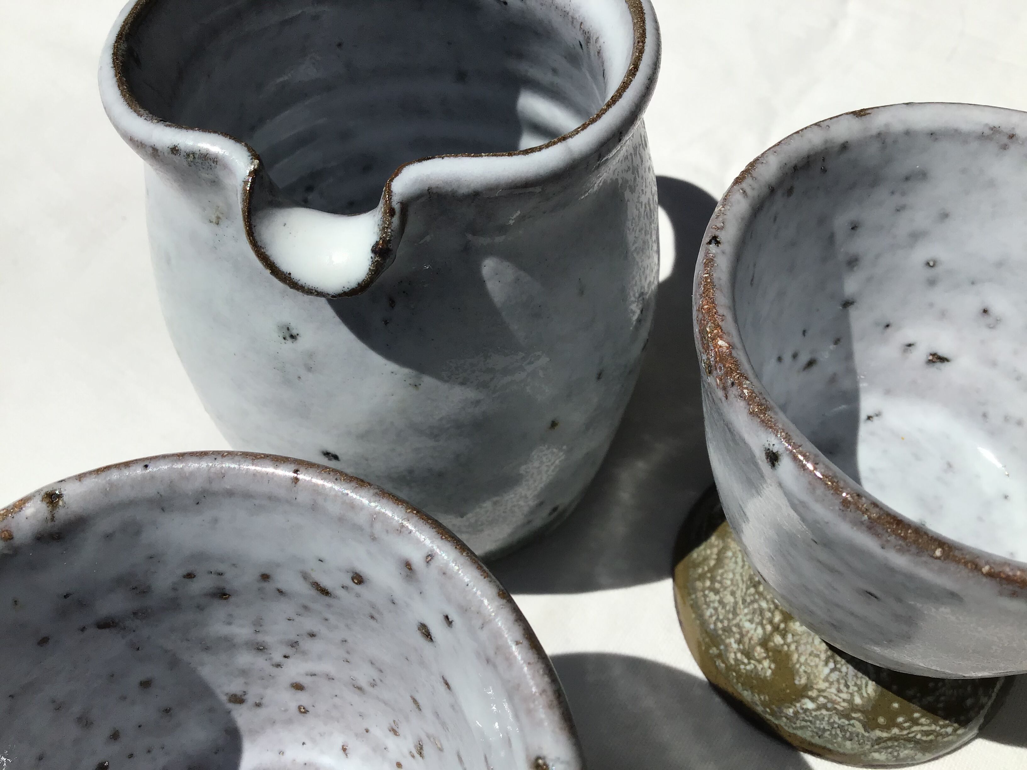 Signed grey-white artisanal stoneware cups and pot