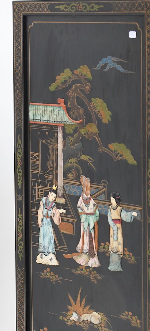 Black lay cabinet with Chinese décor