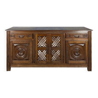 Brutalist enfilade in the spirit of Dudouyt.