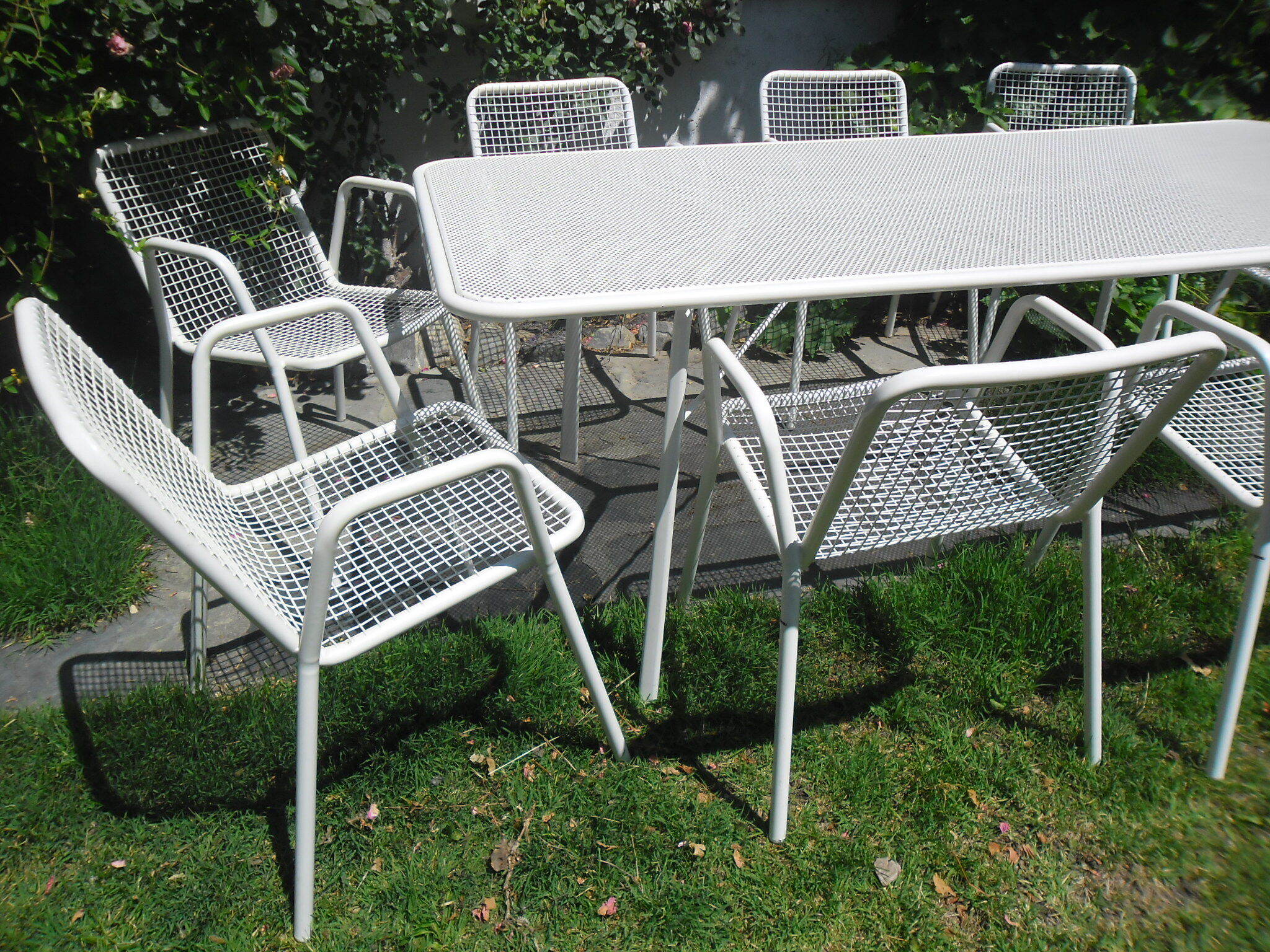 Table and armchair model Rio de Emu