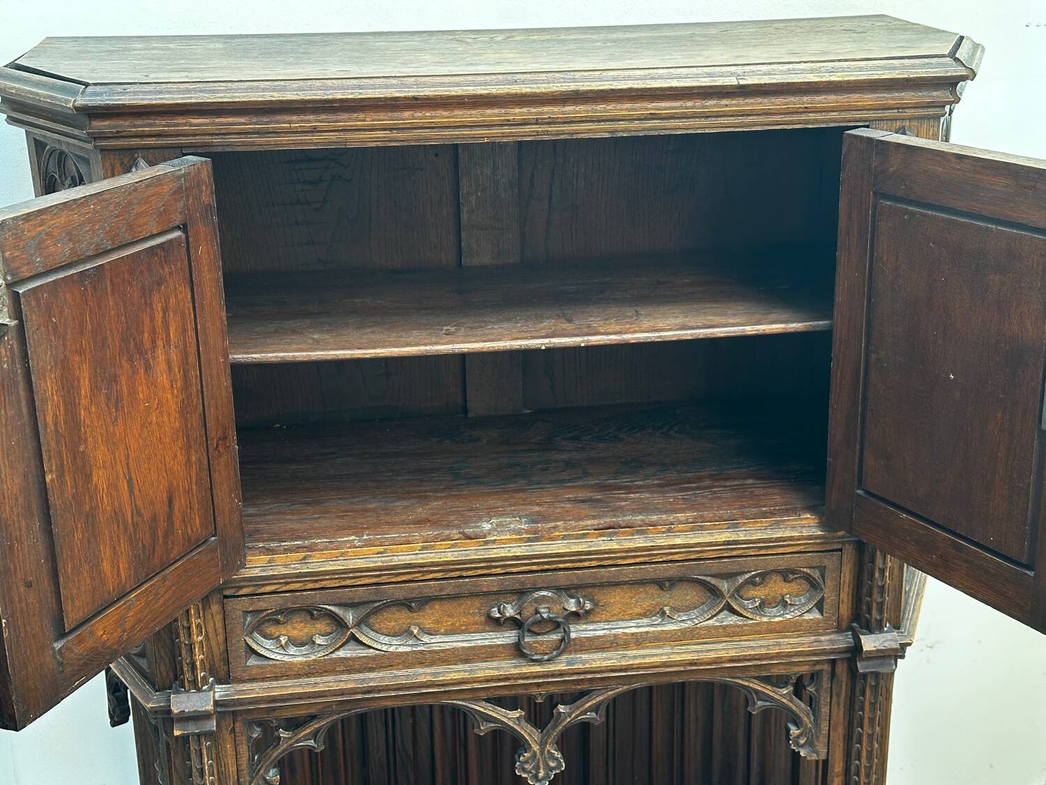 Gothic oak buffet cabinet - 19th century