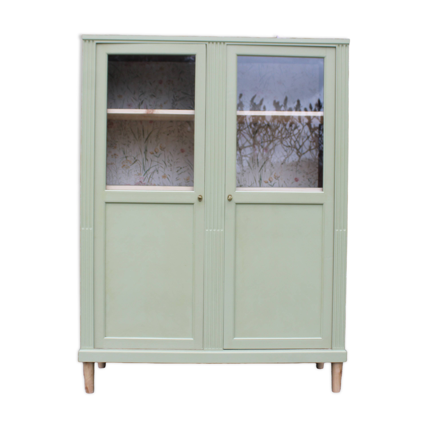 Renovated antique display cabinet – Lizard Green (Pure & Paint)