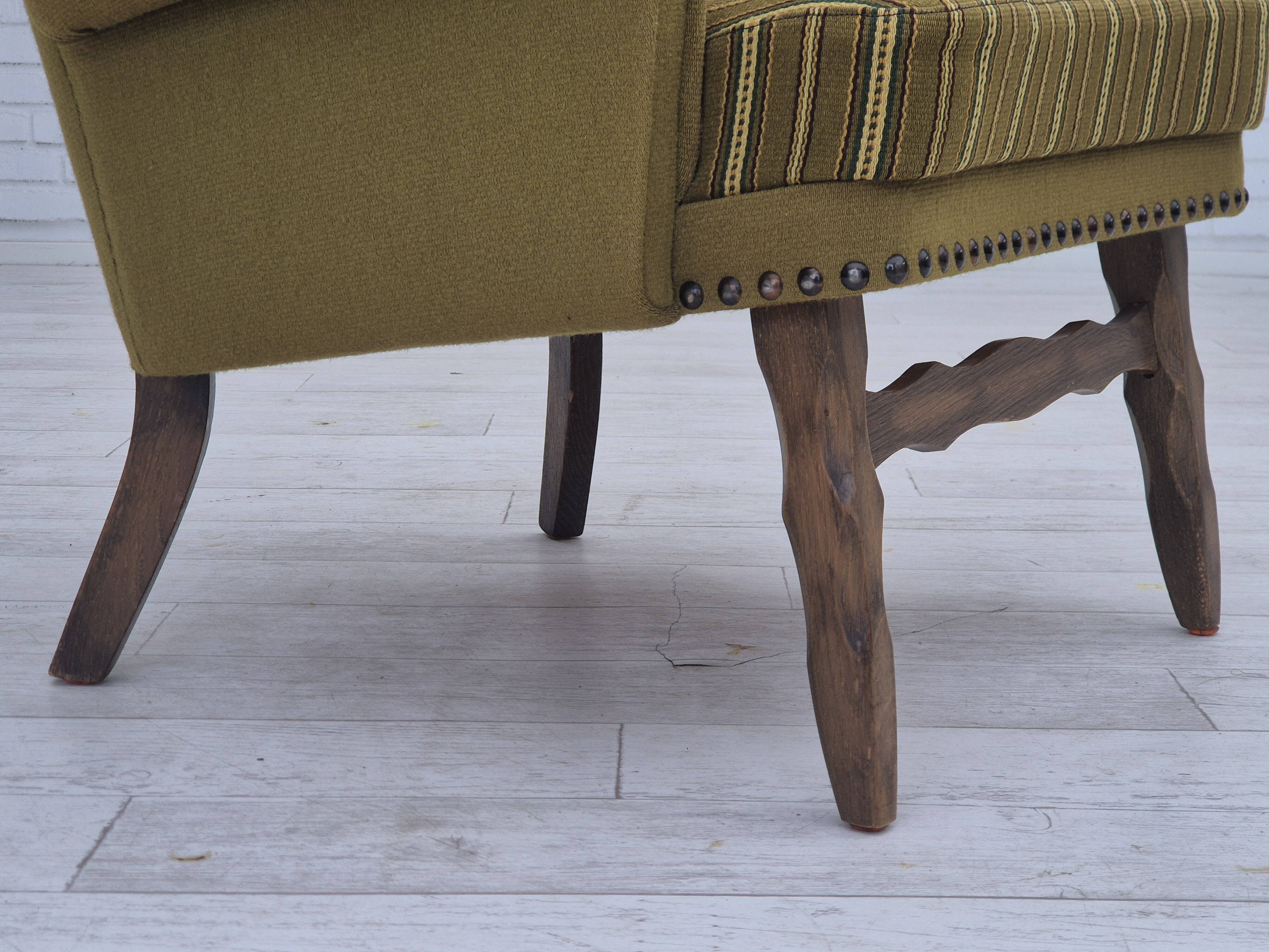 Chaise longue danoise des années 1970, mobilier vert d'origine en laine, bois de chêne.