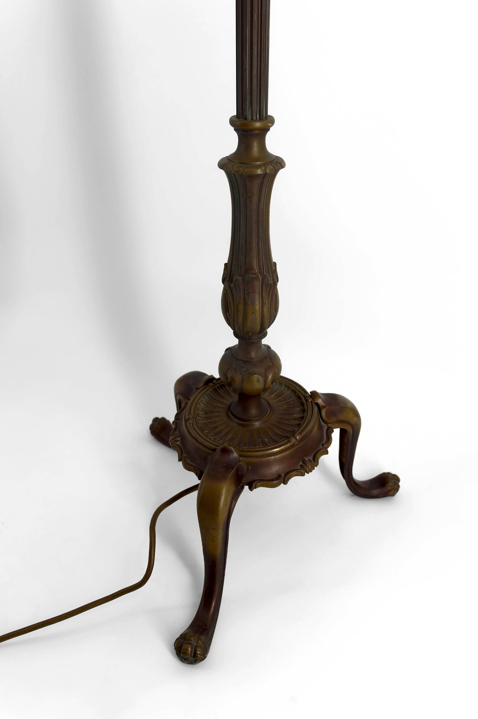 Bronze floor lamp with Tiffany-style stained glass shade – 20th century
