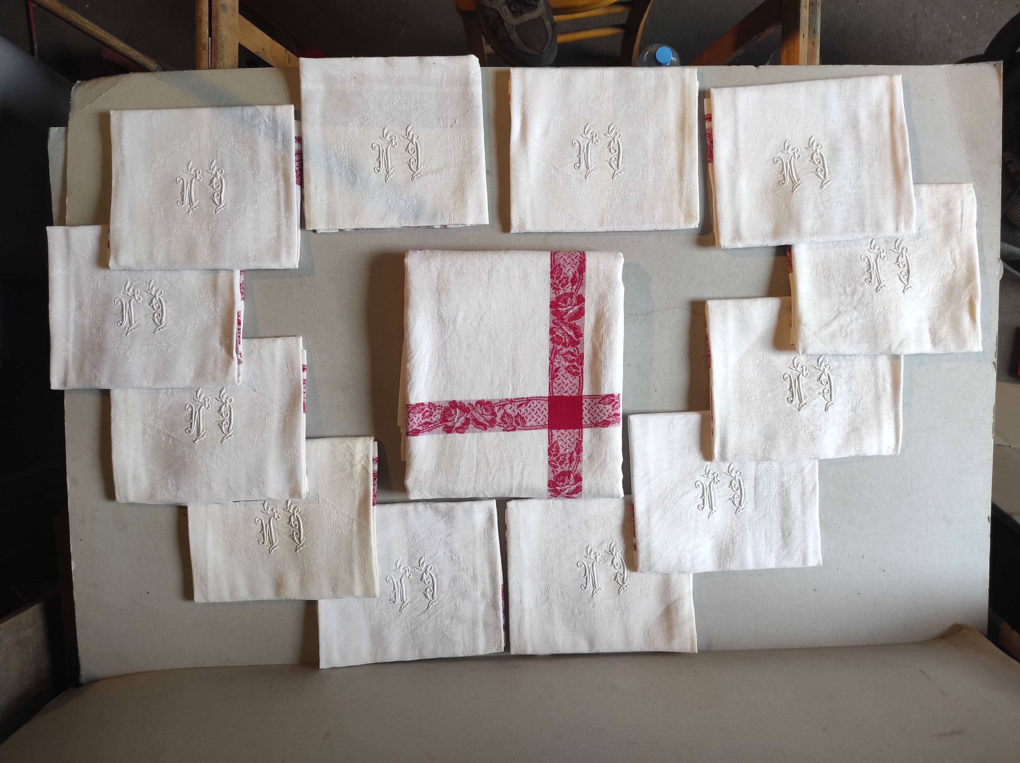 Vintage tablecloth and its 10 damassed, embroidered and monogrammed CM towels
