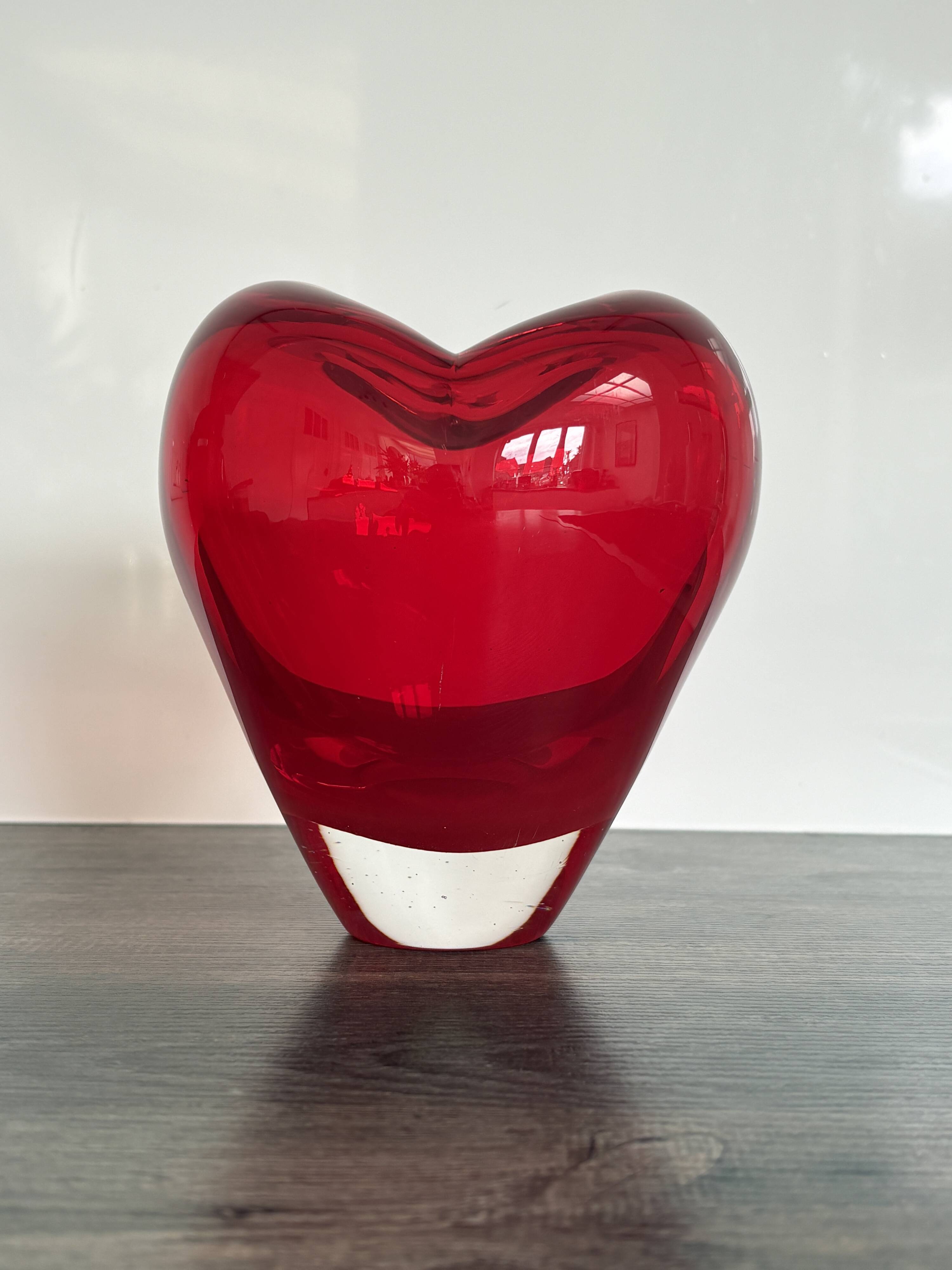 Heart-shaped Murano glass vase – Intense Ruby Red