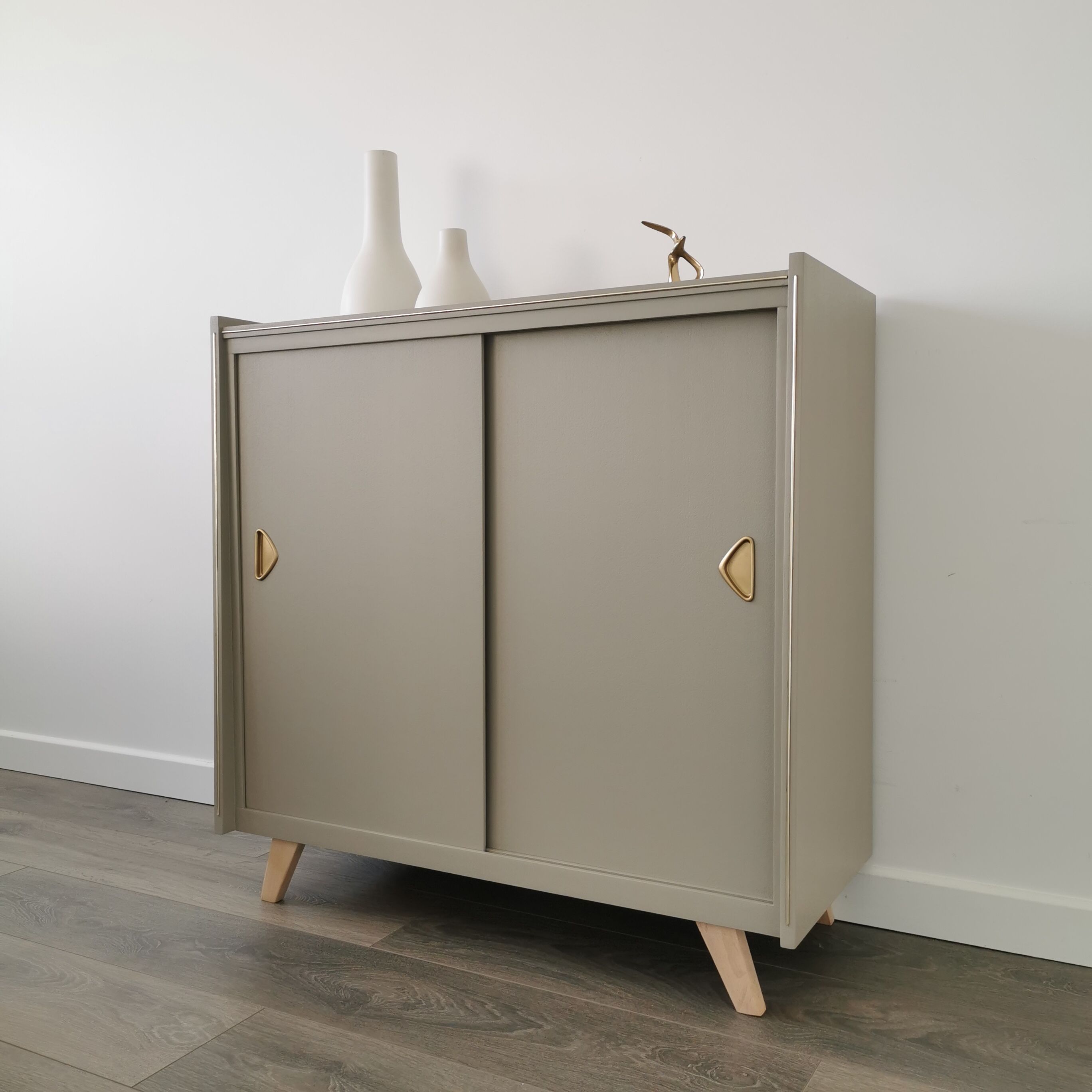 Storage cabinet