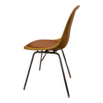 Charles and ray eames chair, dsx model, edited by herman millar for mobilier international