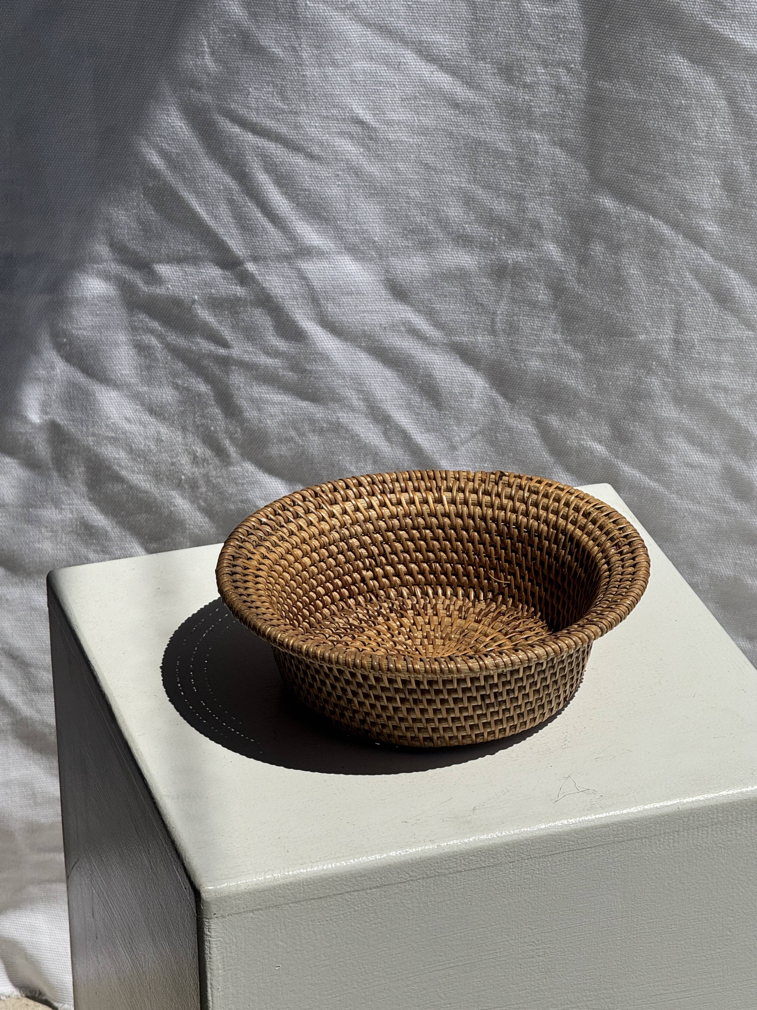 Small flared bowl made of woven Indonesian rattan D20 H6