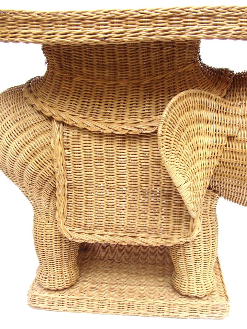 Elephant bass table in rattan.