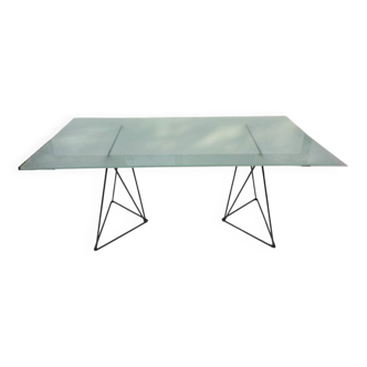 High table. 90s design.