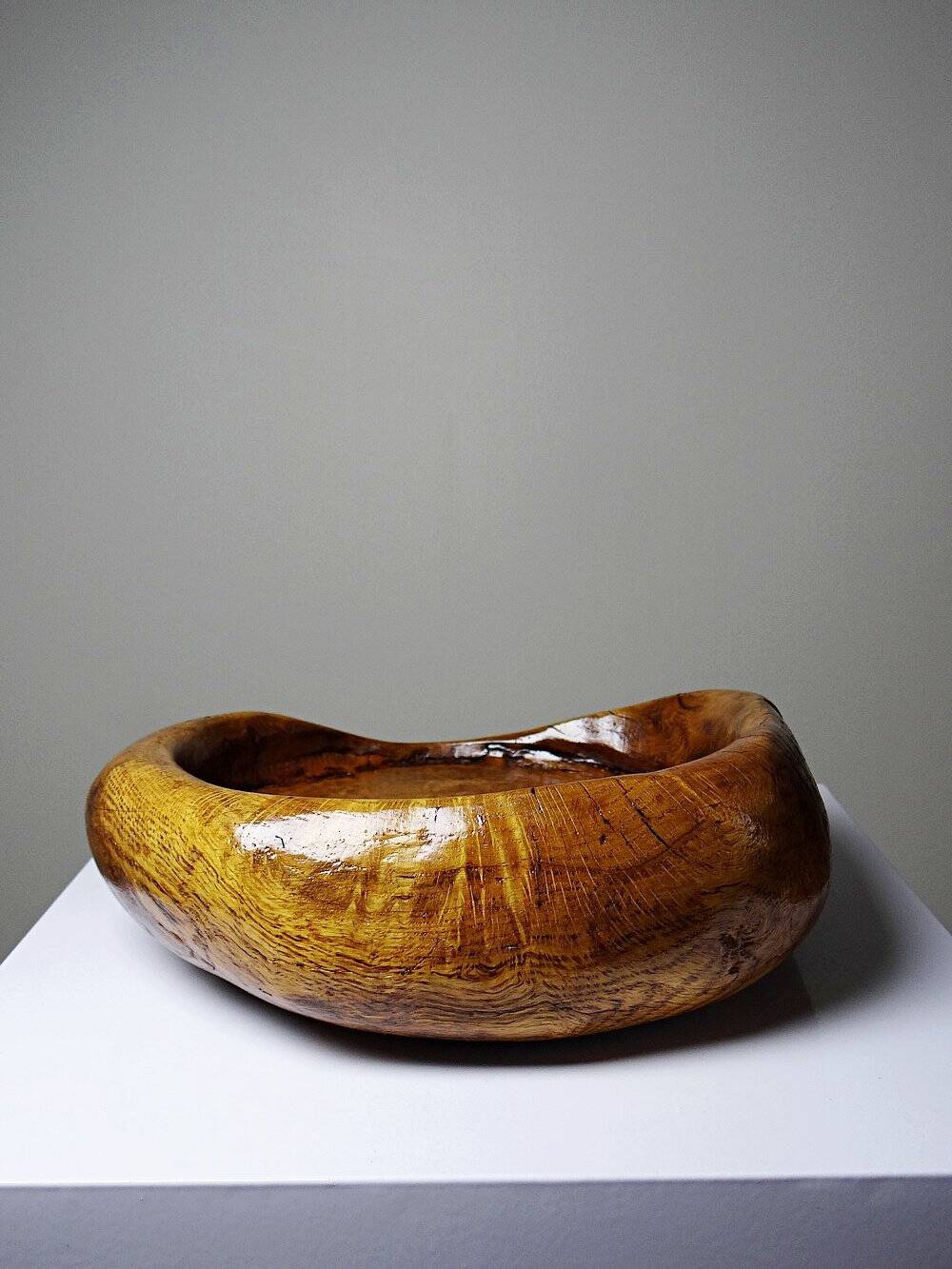 Brutalist vintage olive wood monoxyle catchall from the 50s-60s, handcrafted.
