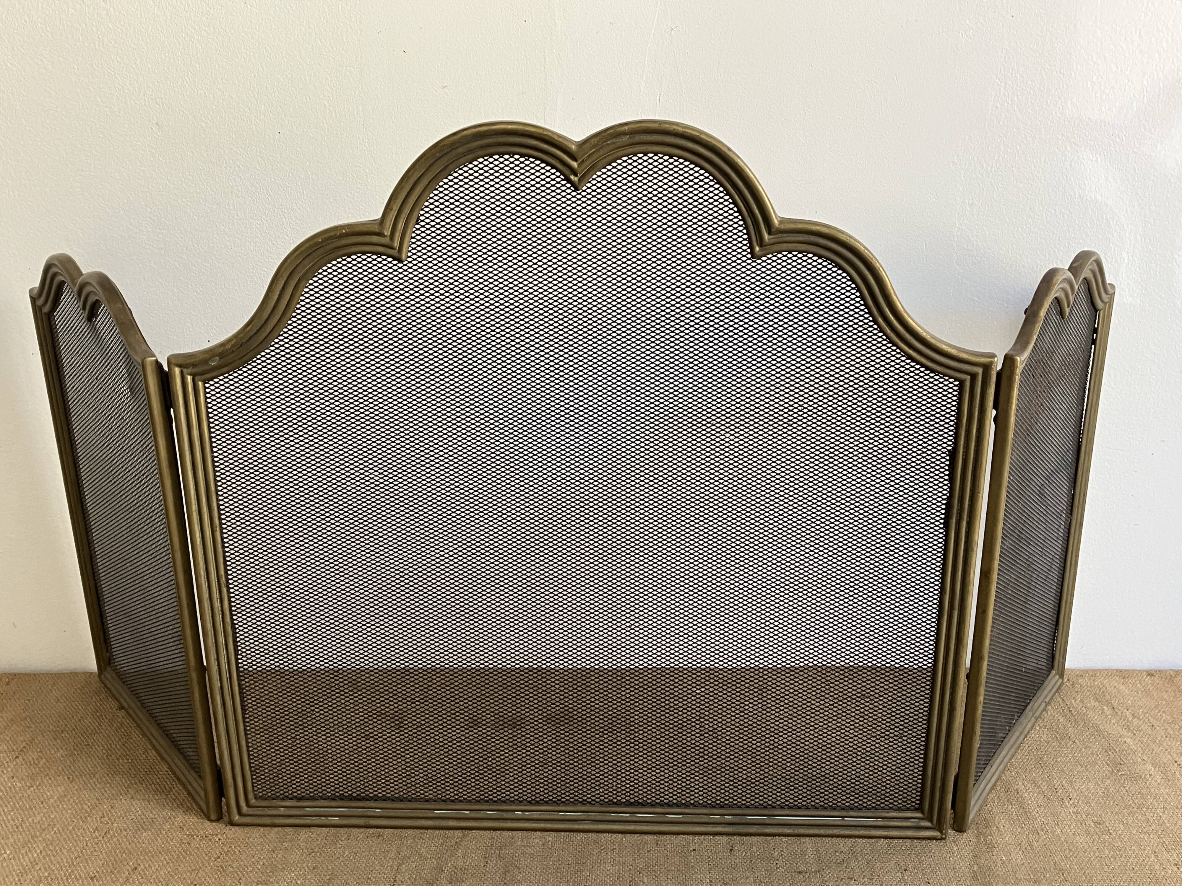 Three-leaf fire screen, fireplace accessory