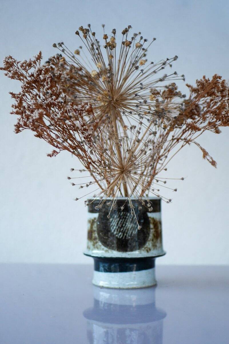 Vase en céramique moderniste du milieu du siècle par Inger Persson pour Rörstrand, Suède, années 1970.
