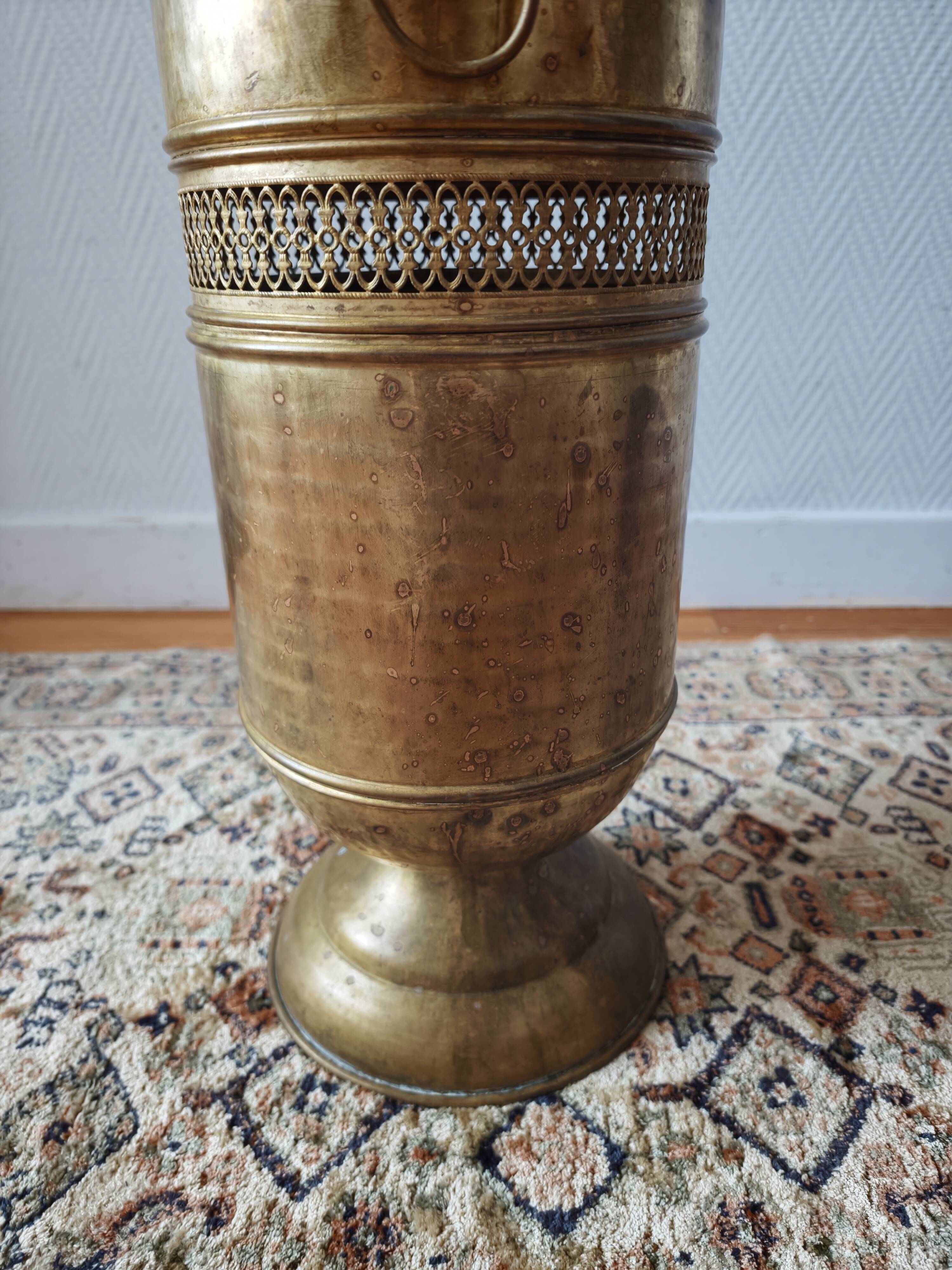 Vintage brass umbrella stand – lion head handles