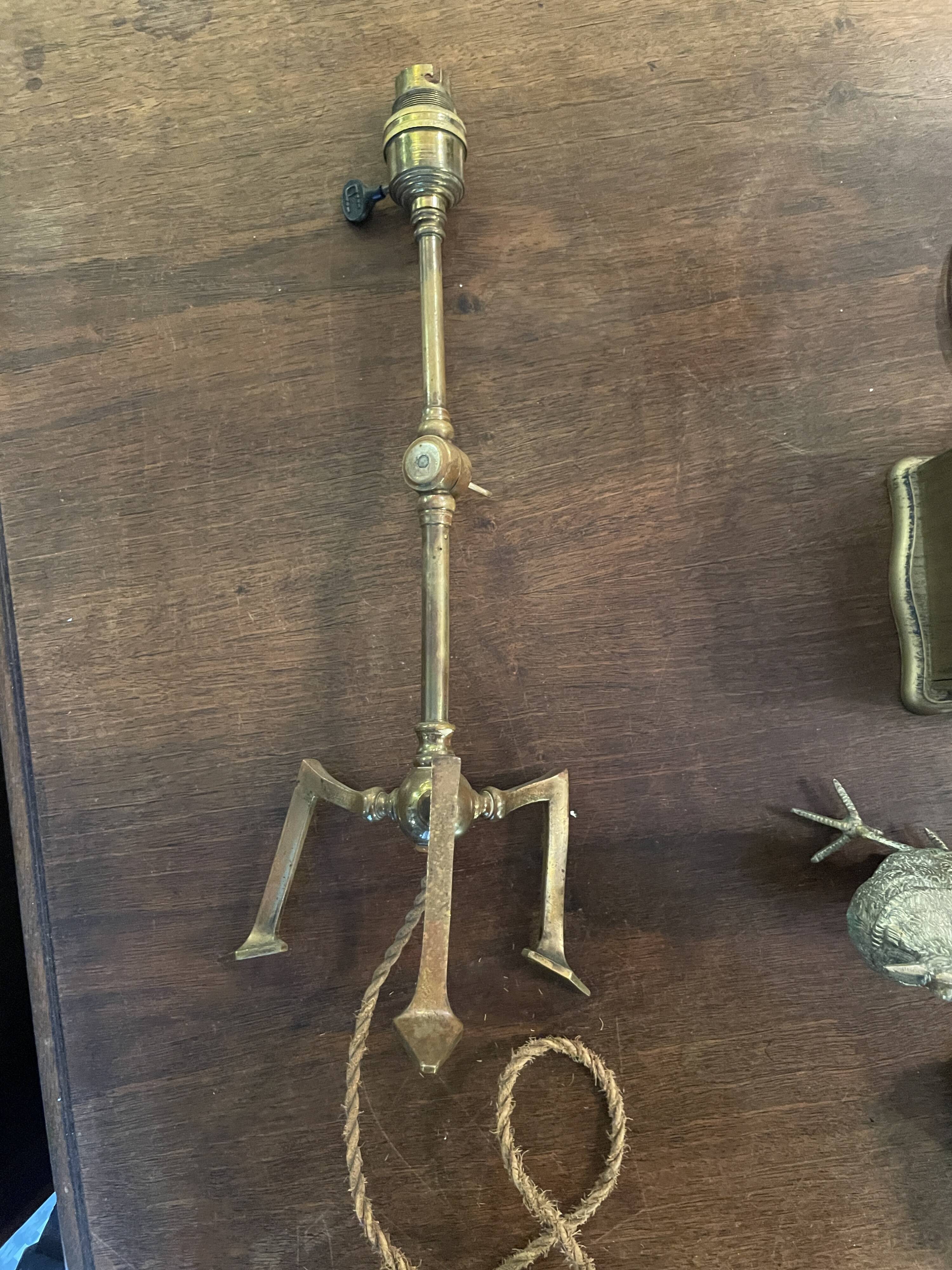 Rare articulated tripod base table lamp in gold-plated brass