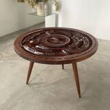Table basse années 60 tripode bois ciselé
