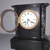 Black and green marble clock