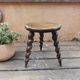 tabouret de ferme tripode brutaliste | pieds torsadés