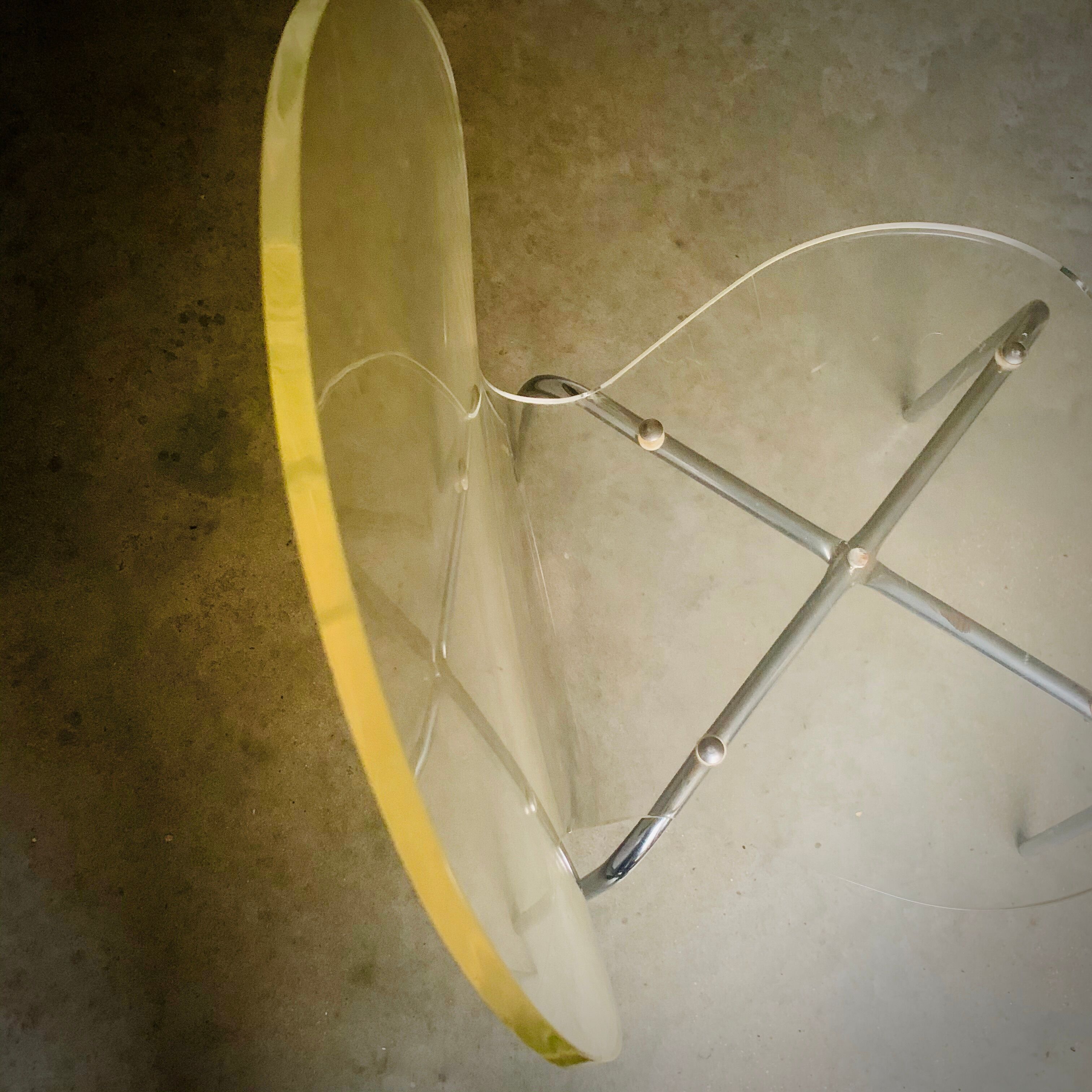 Chaise monocoque en altuglas transparent 70'