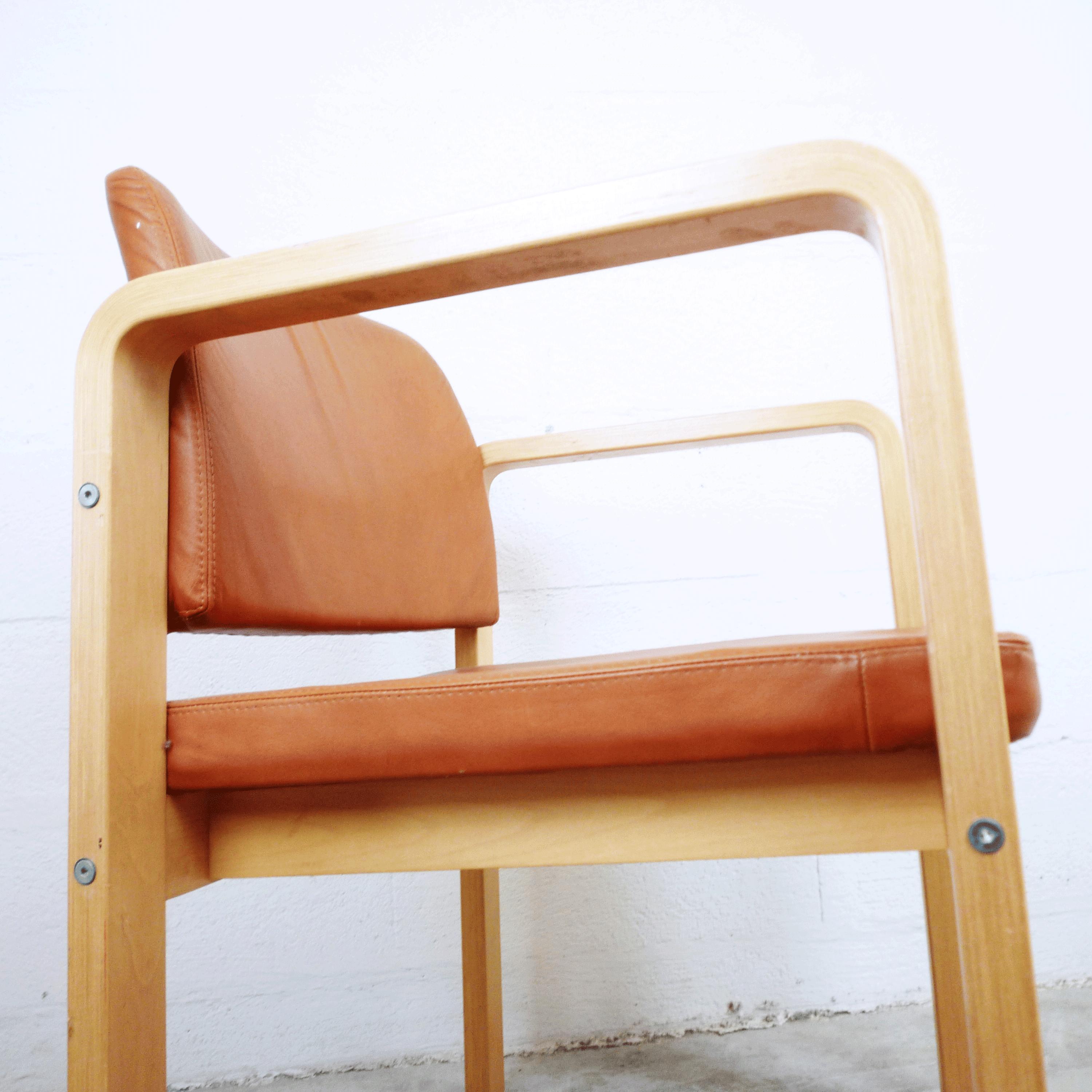 Fauteuil en cuir et en bois 1990