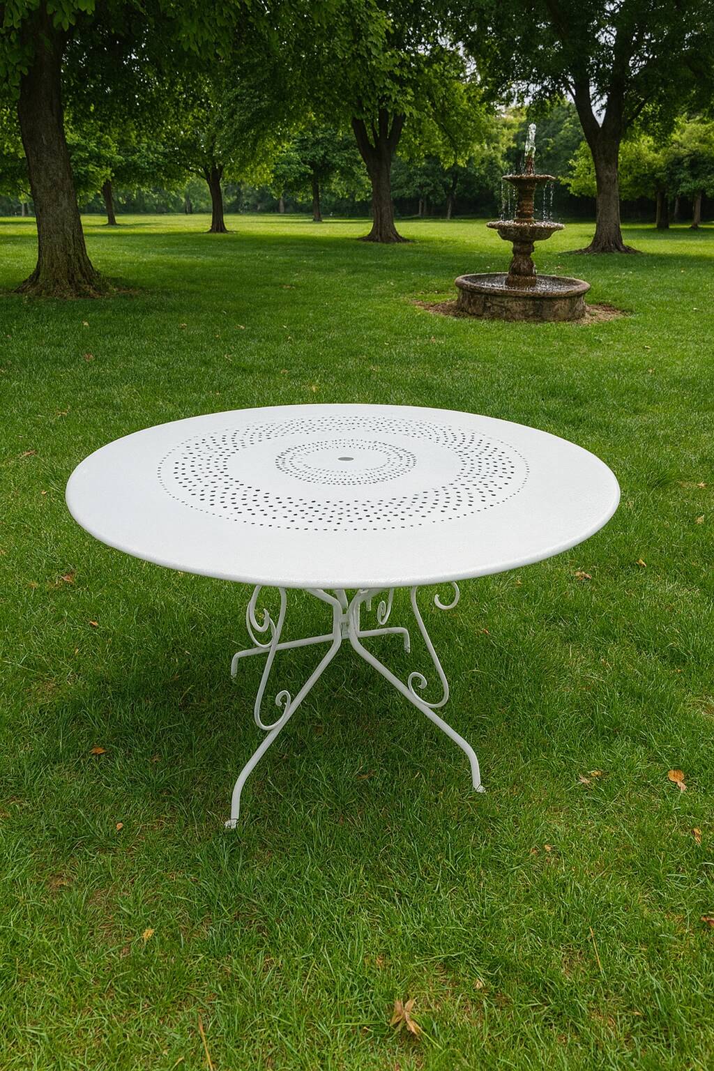 Wrought iron garden table, 117cm diameter