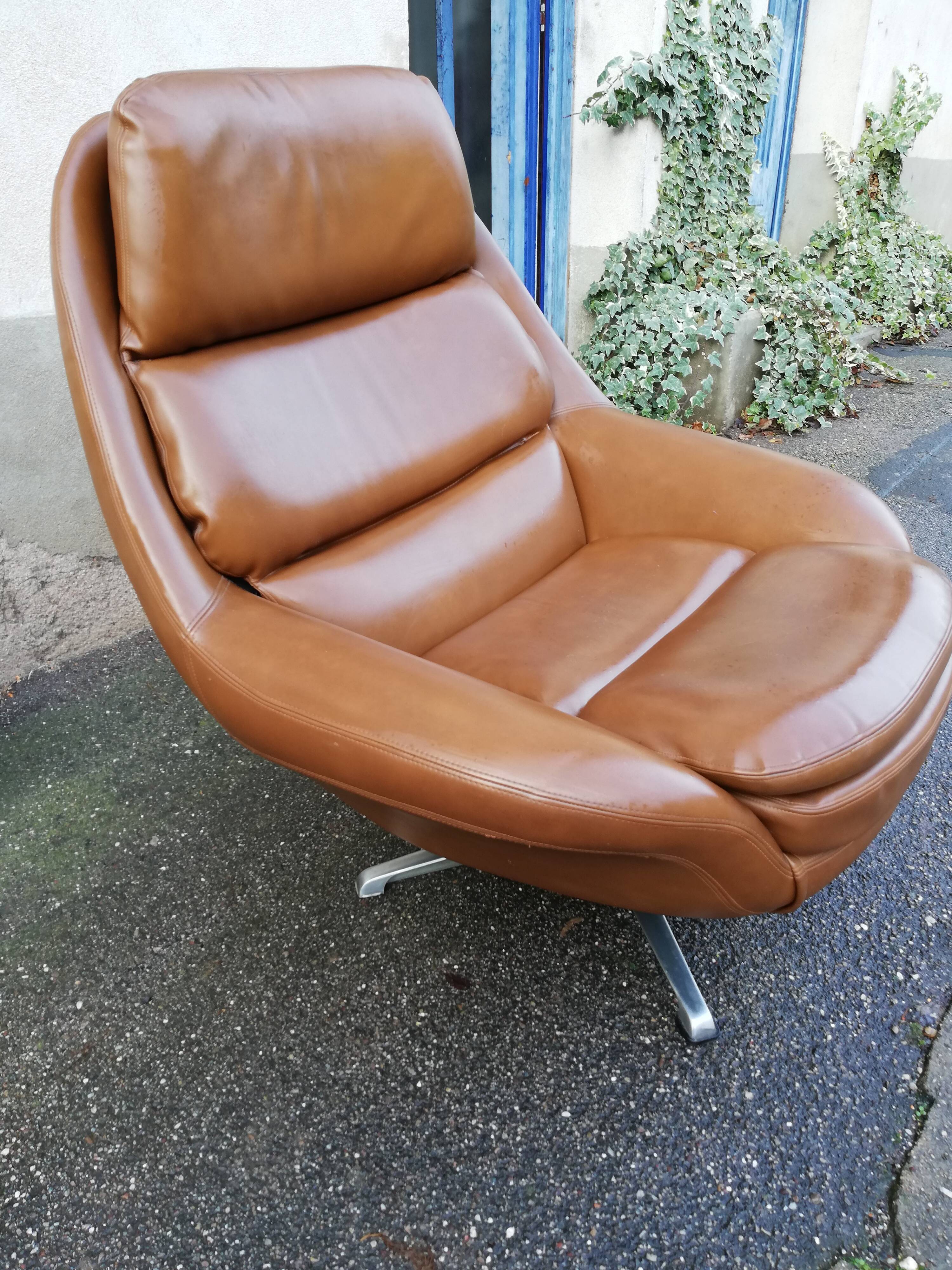 Vintage brown hull chair