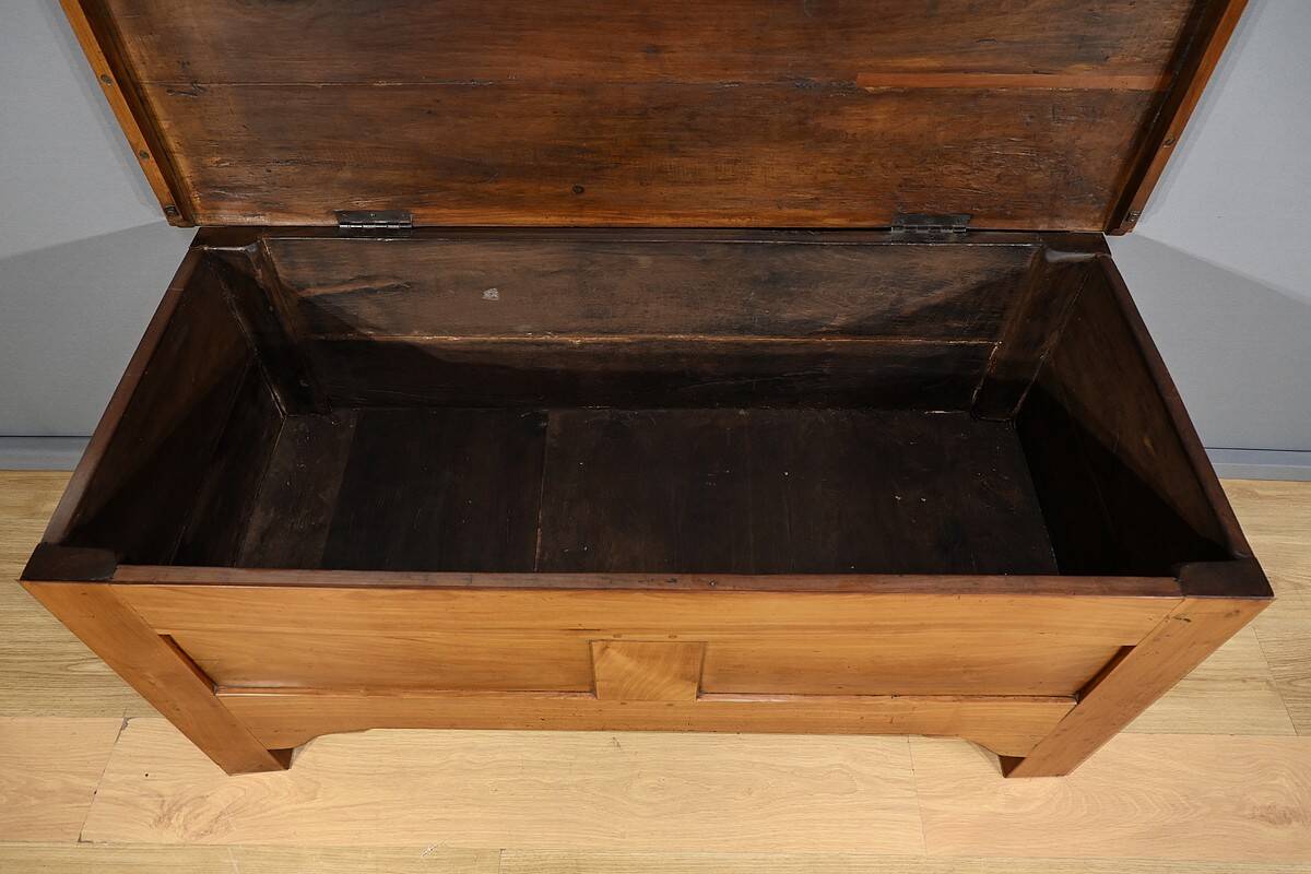 Maie chest in blond cherry – late 19th century