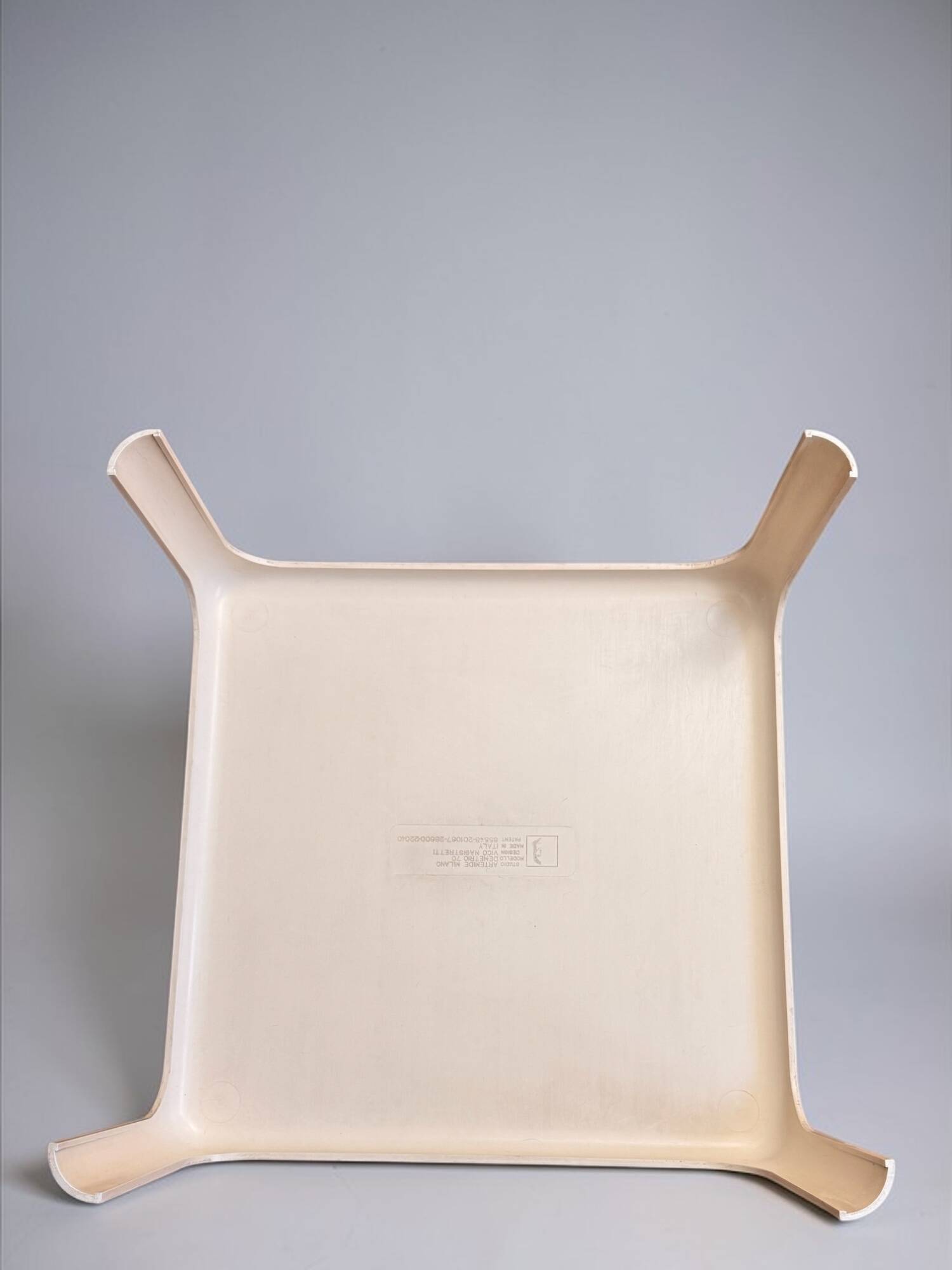 Artemide Giano coffee table 70x70 cm – ABS Space Age – Italian design 1970s