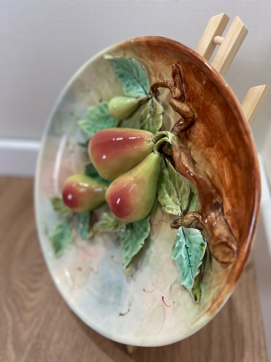 Plate decoration pears Barbotine