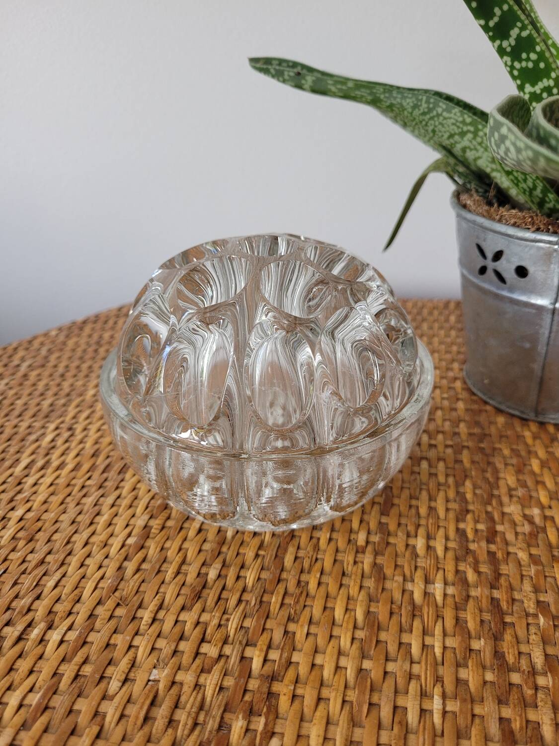 Glass flower vase