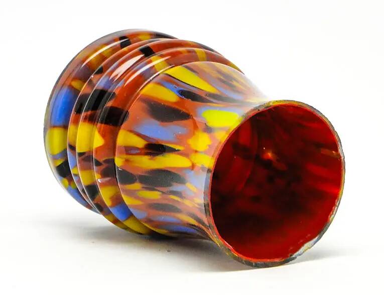 Vase en verre Spatterglass Art Déco, en verre, Tchécoslovaquie, années 1930