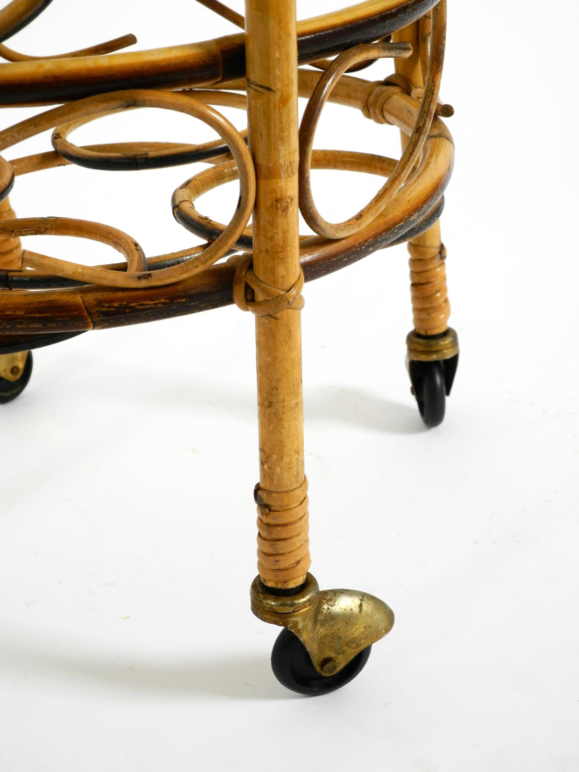Italian Mid Century bar and serving trolley made of bamboo with wheels