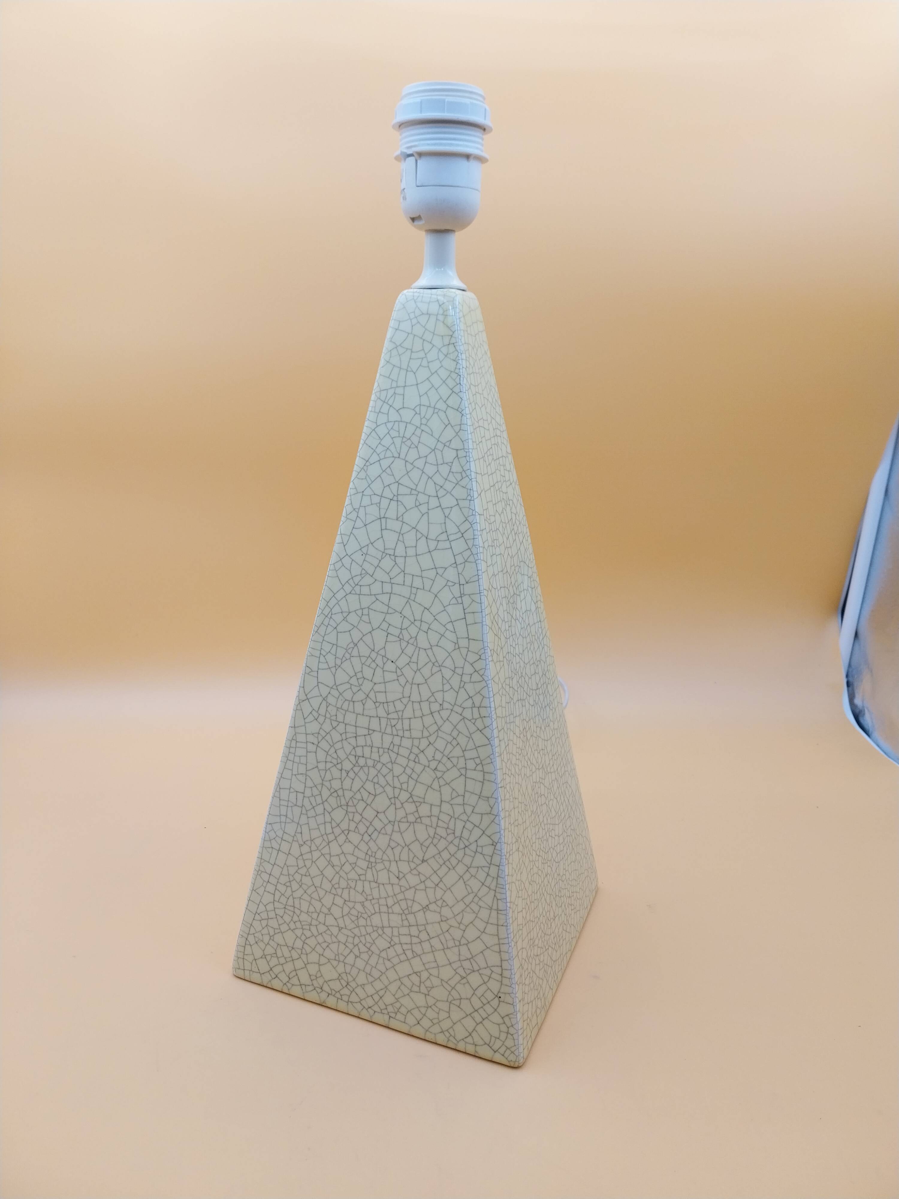 Pyramid lamp in porcelain ceramic Brussels cracked effect