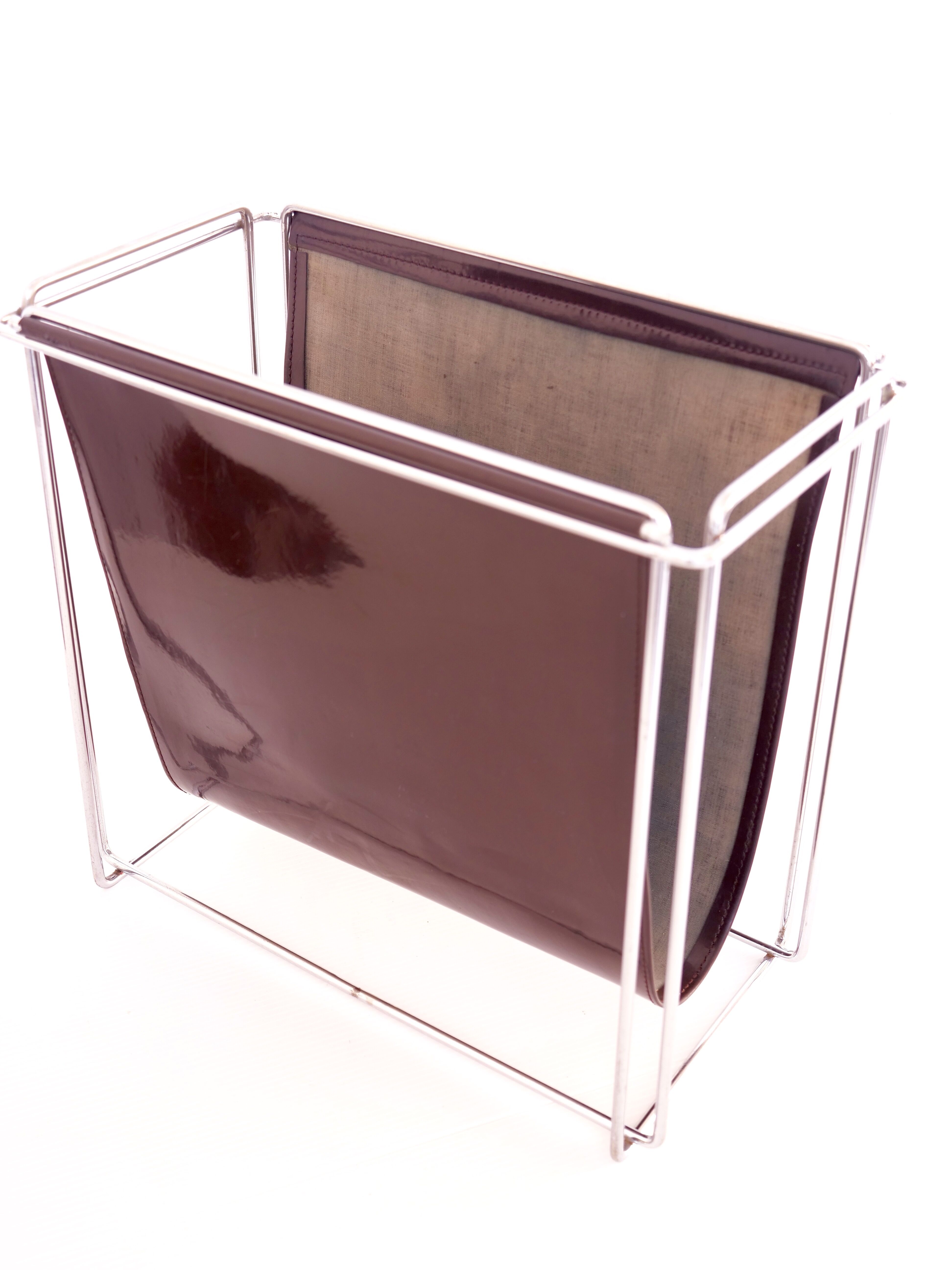 Magazine holder design Gerard Rignault, édité par Group SA