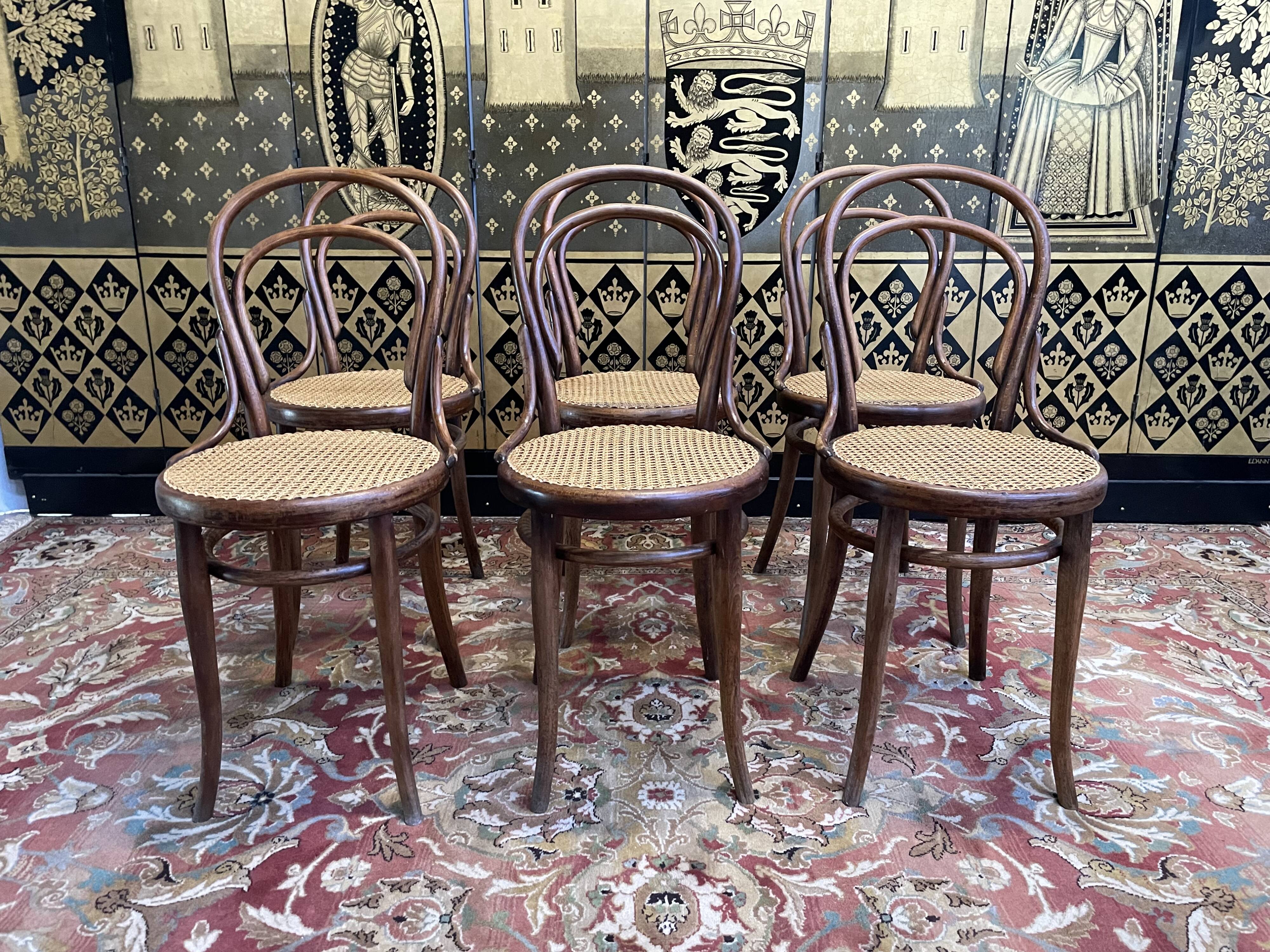 Suite de 6 chaises bistrot en cannage Thonet restaurées