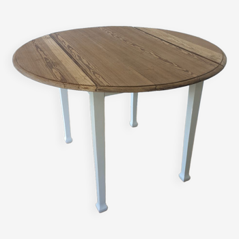 Table with flaps