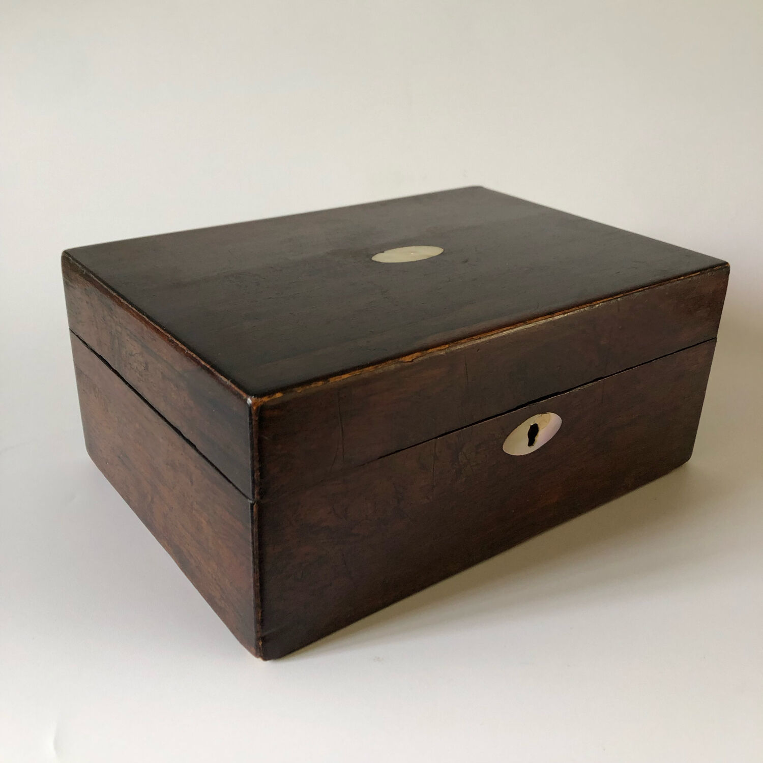 Jewelry box in wood and mother-of-pearl