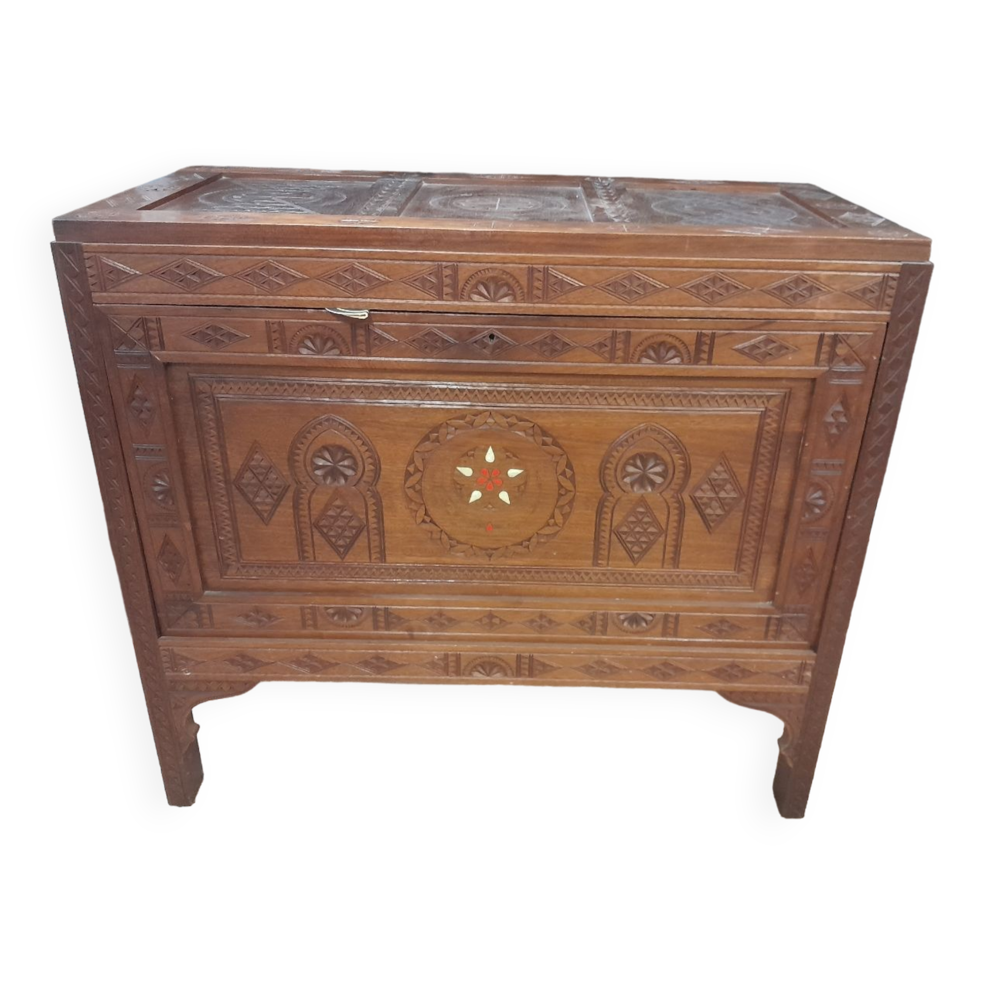 Moroccan chest of drawers