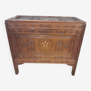 Moroccan chest of drawers