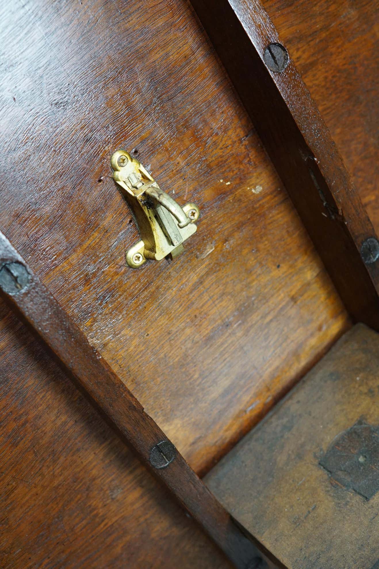 18th century Georgian wine table with reclining mahogany tray