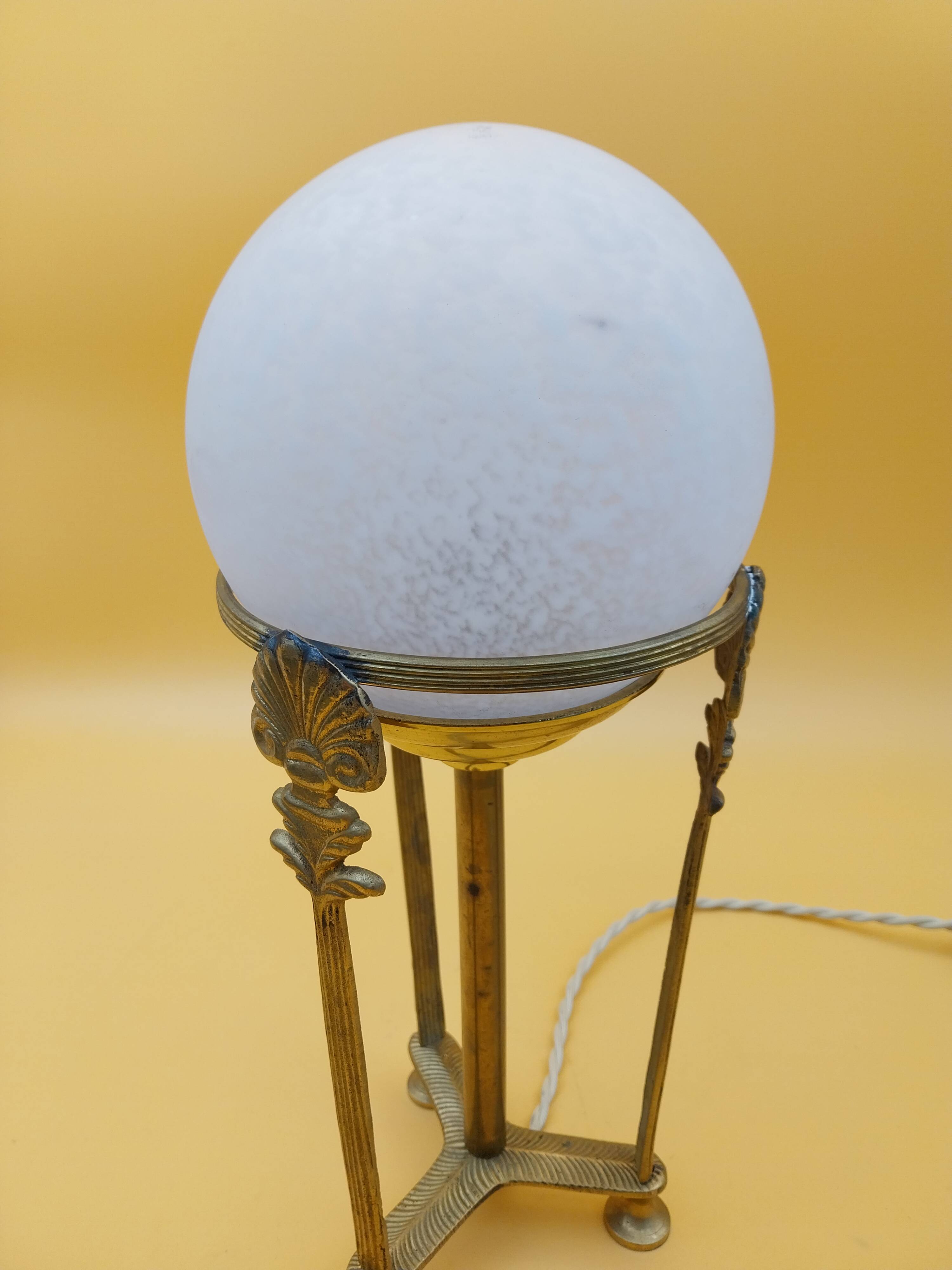 Art Deco lamp in bronze, brass, and Clichy glass globe, tripod.