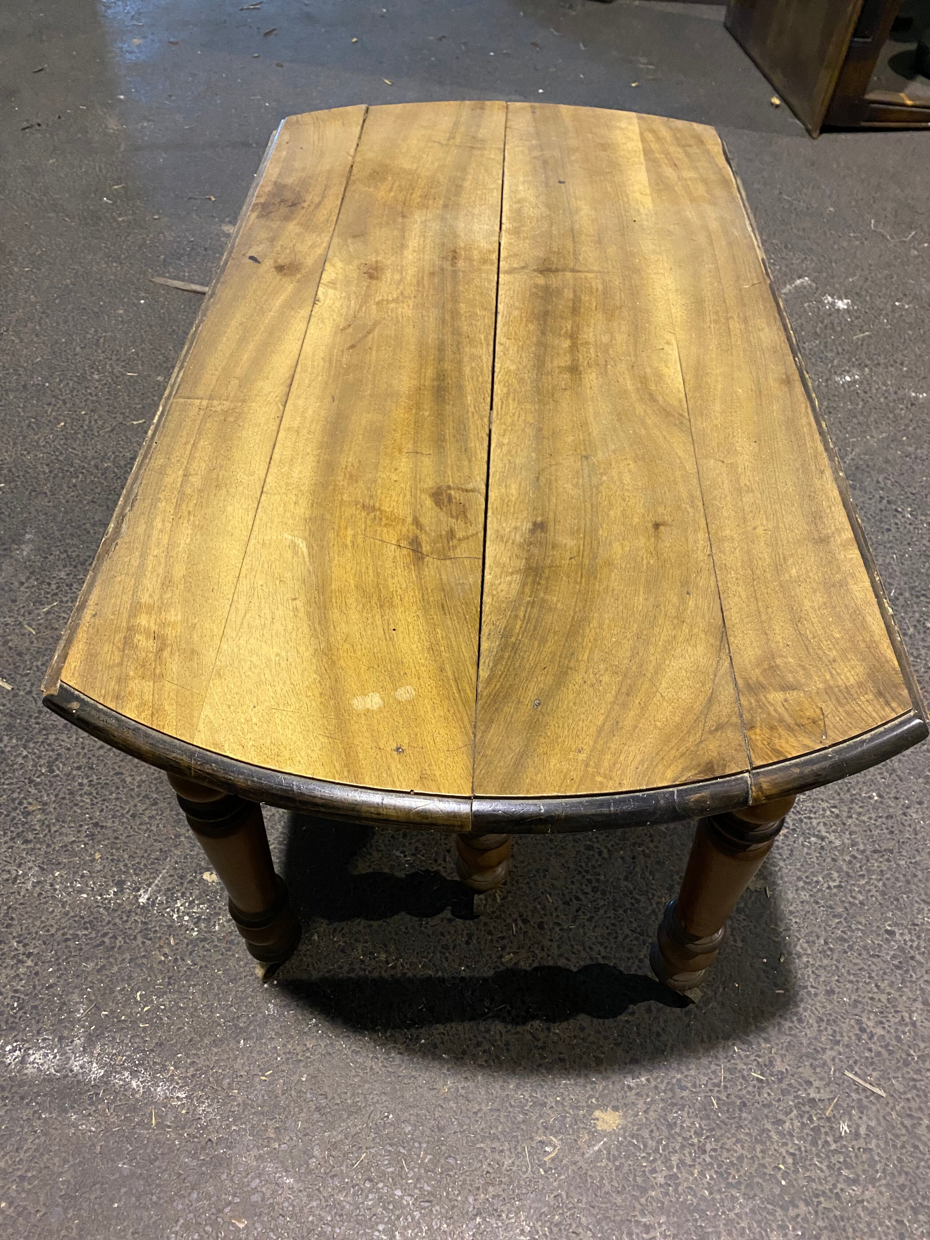 Table 6 feet Louis Philippe walnut